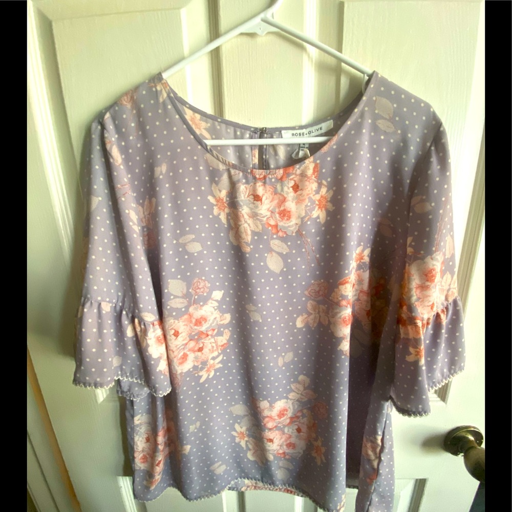 NWT 3/4 bell sleeve floral top